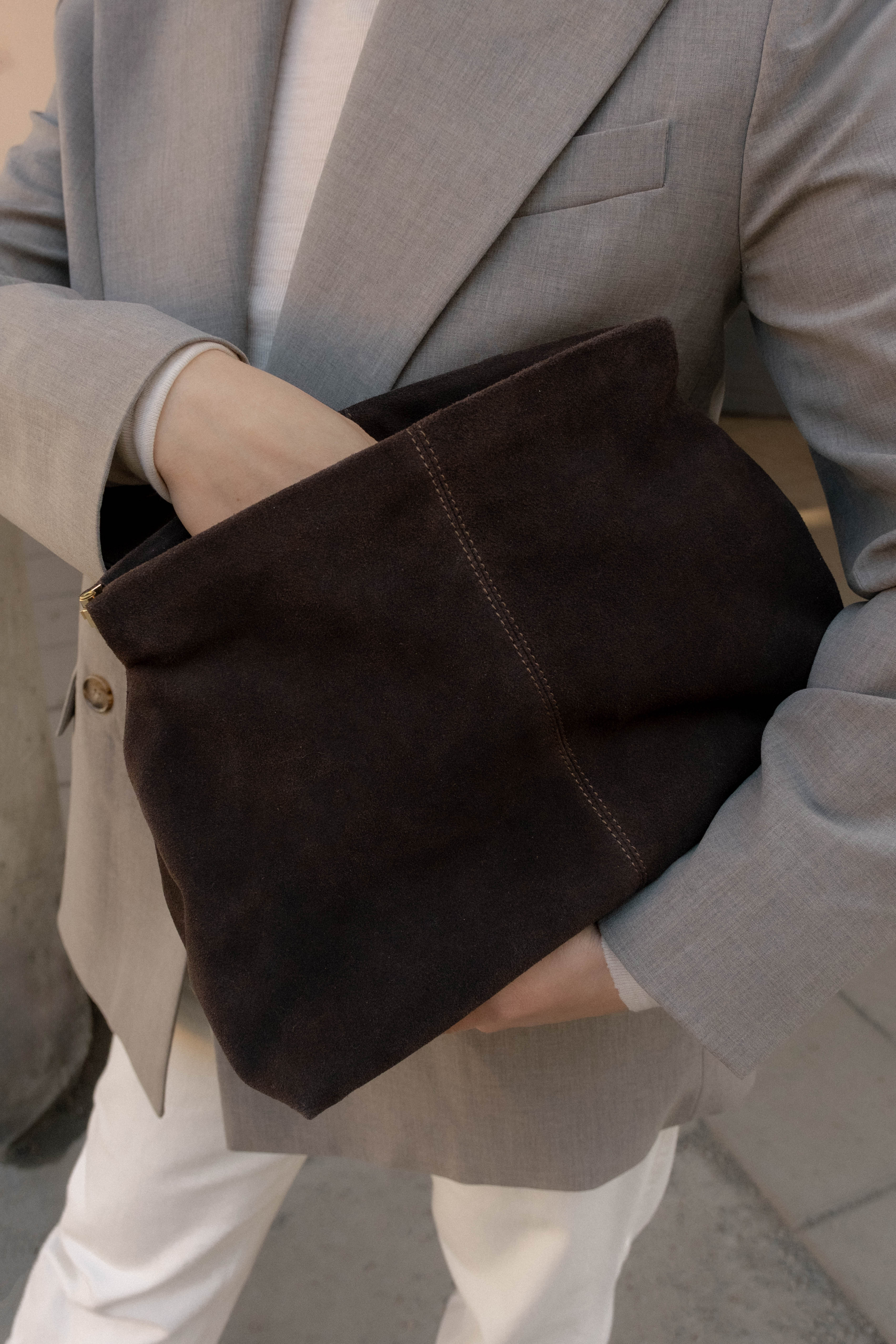 Clay Clutch Suede Chocolate