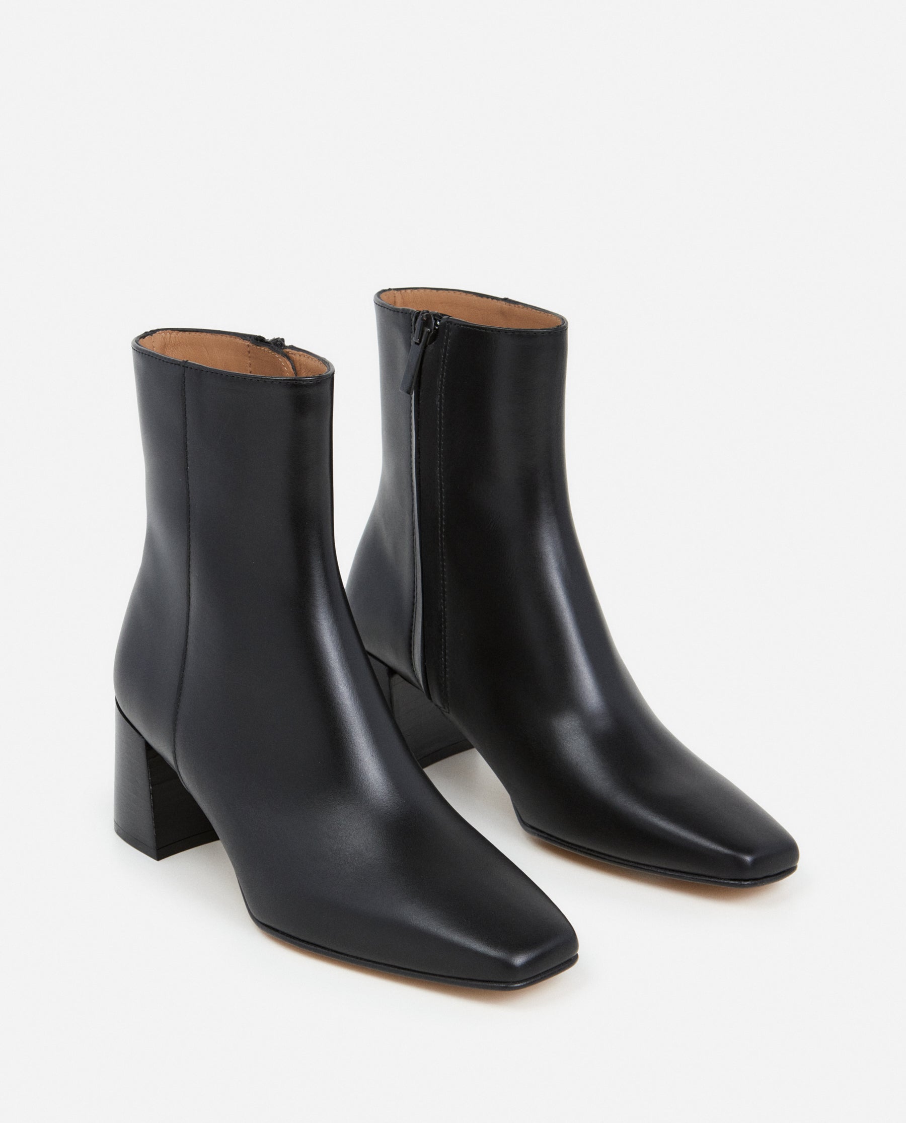 Cay Leather Black