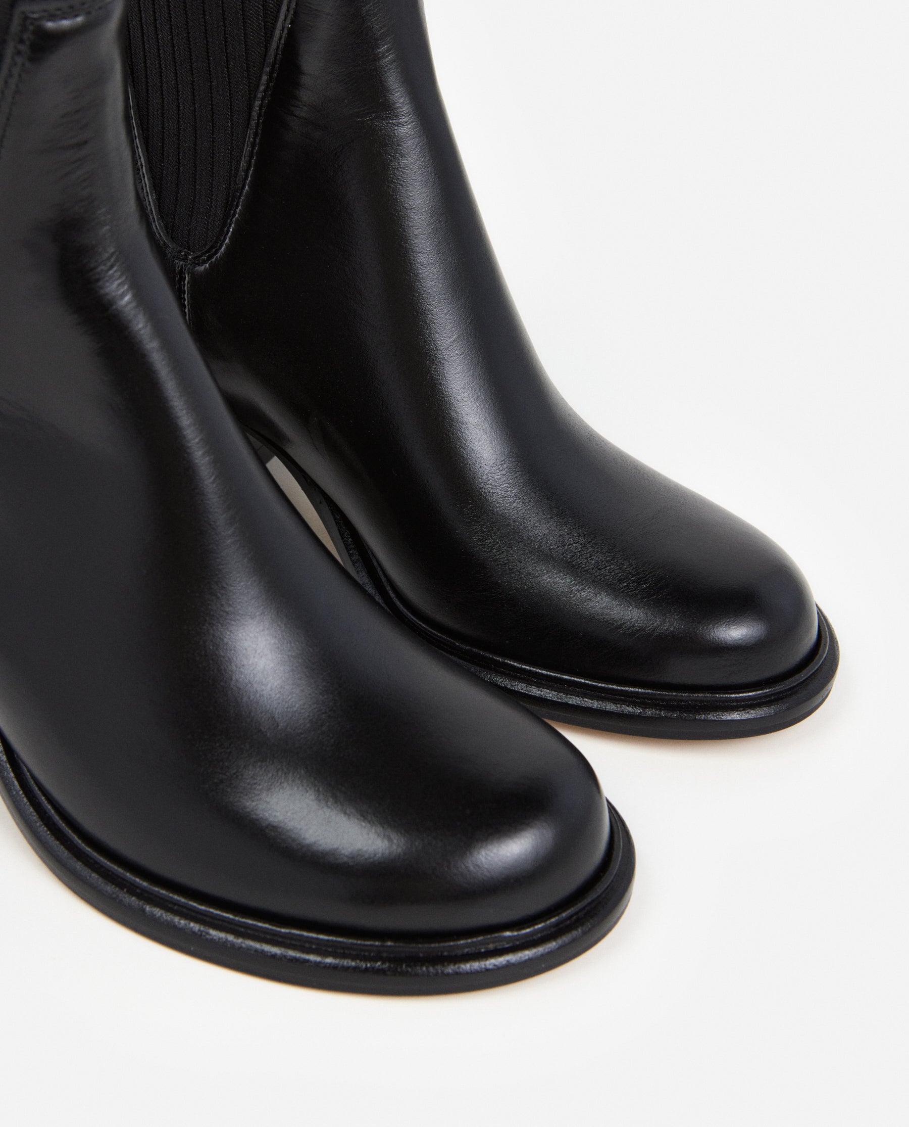 Quinn Leather Black